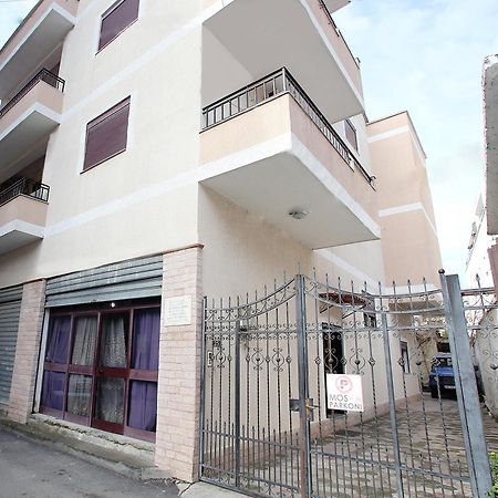 The Met Apartments Durres Bagian luar foto