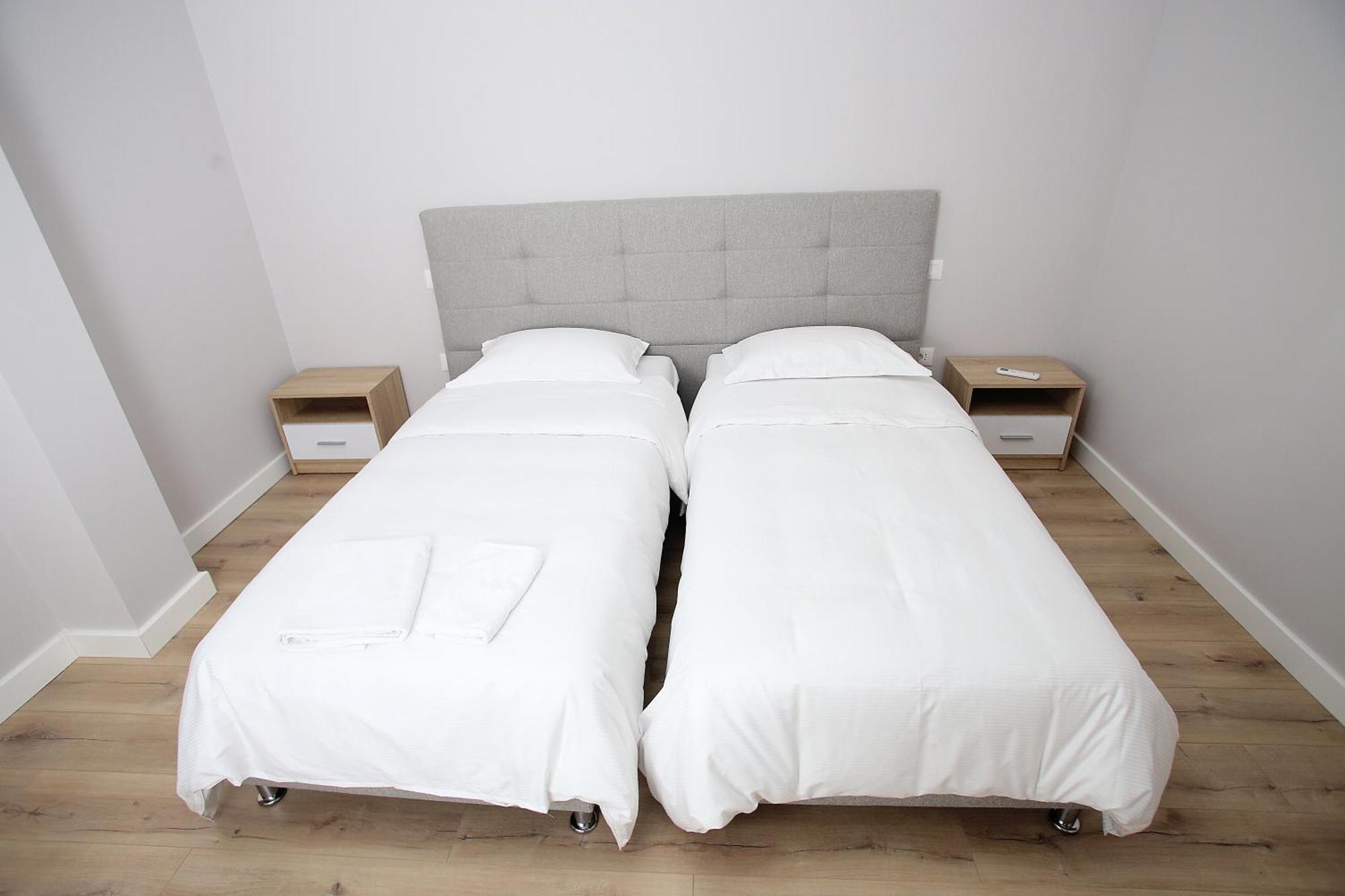 The Met Apartments Durres Bagian luar foto