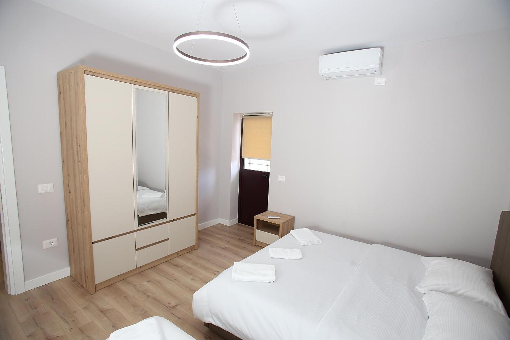 The Met Apartments Durres Bagian luar foto