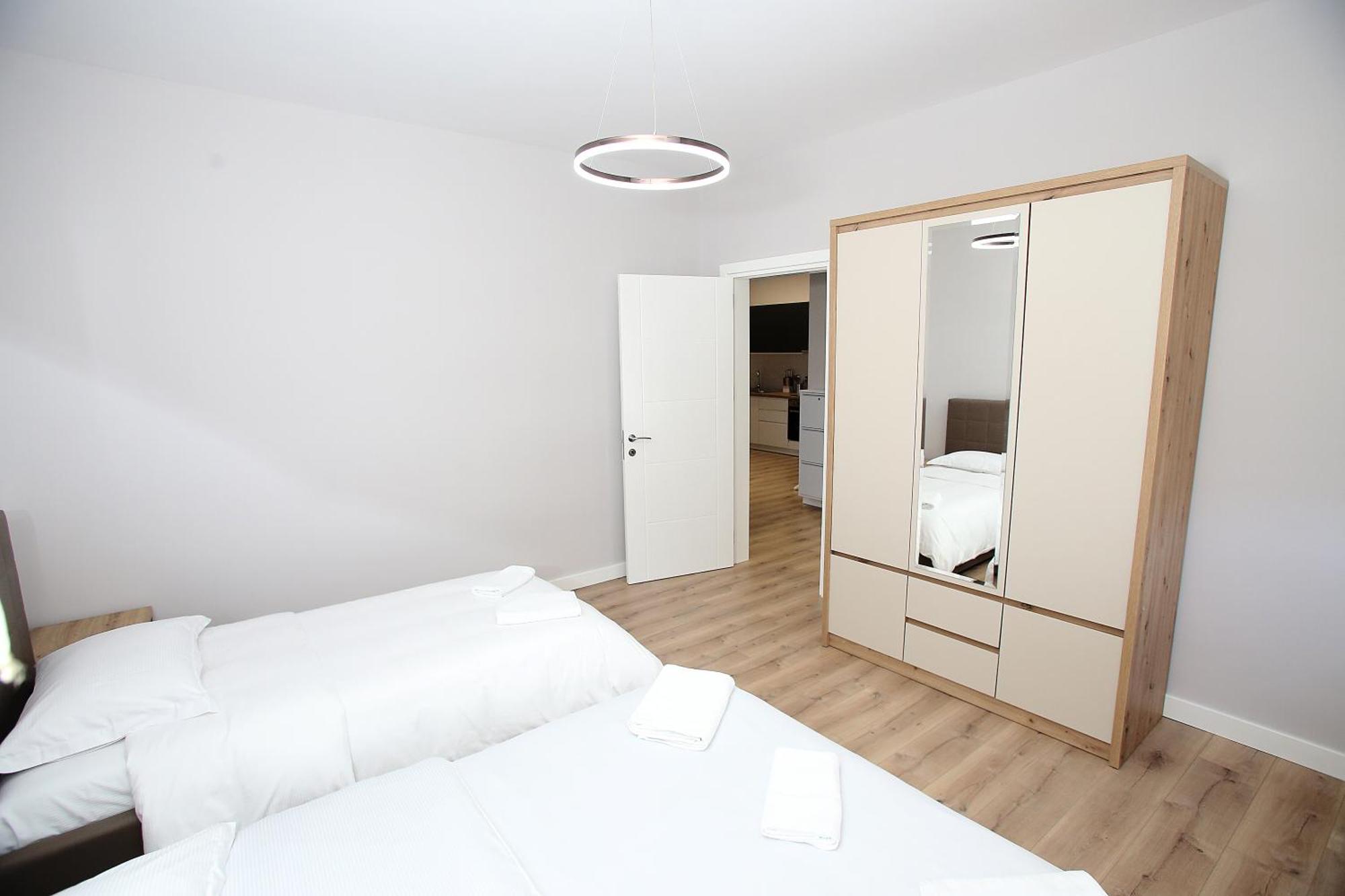 The Met Apartments Durres Bagian luar foto