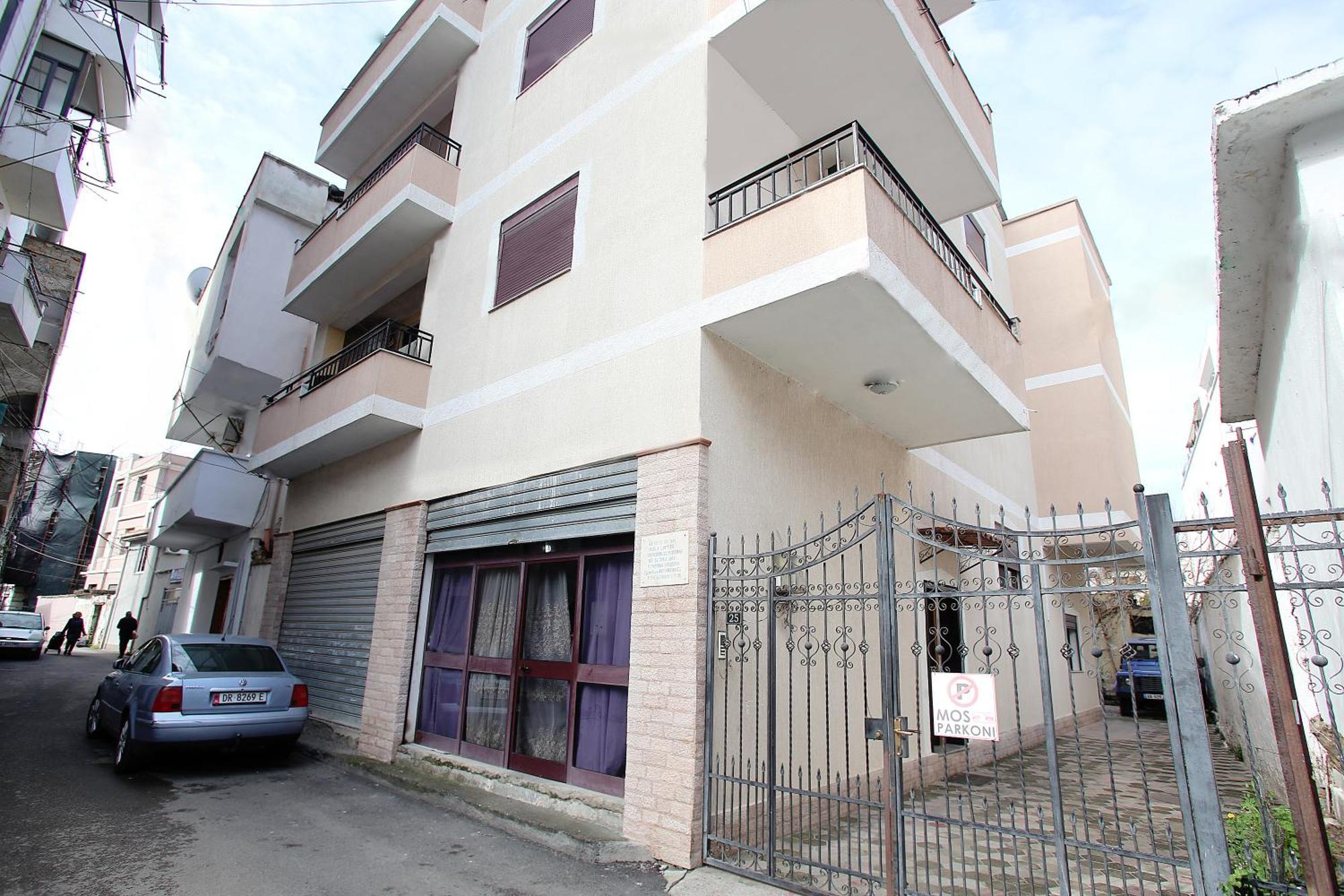 The Met Apartments Durres Bagian luar foto