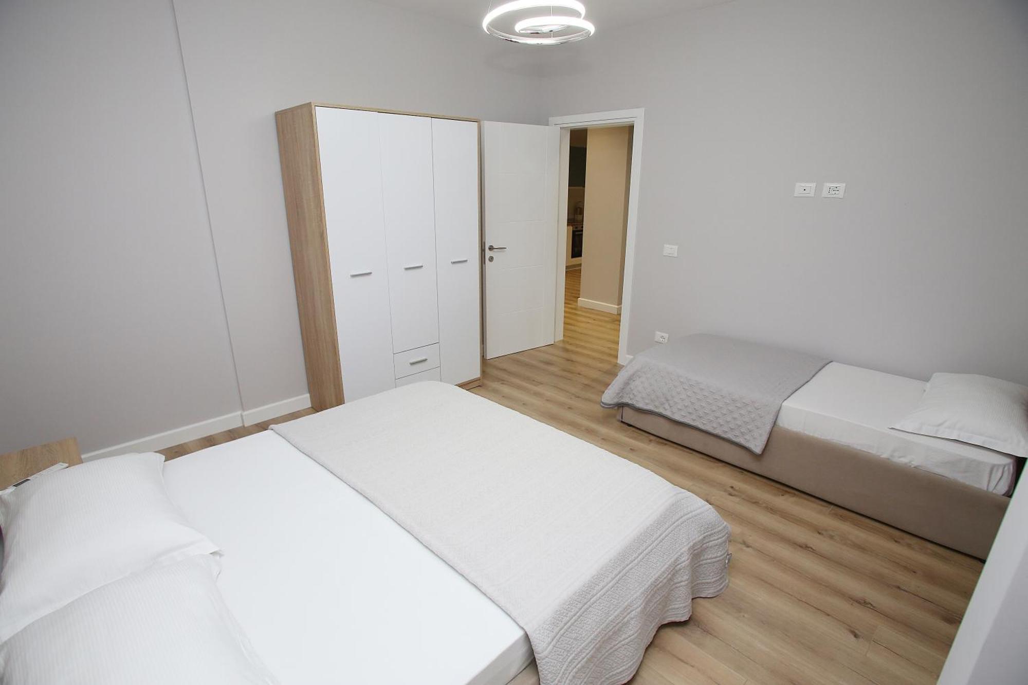 The Met Apartments Durres Bagian luar foto